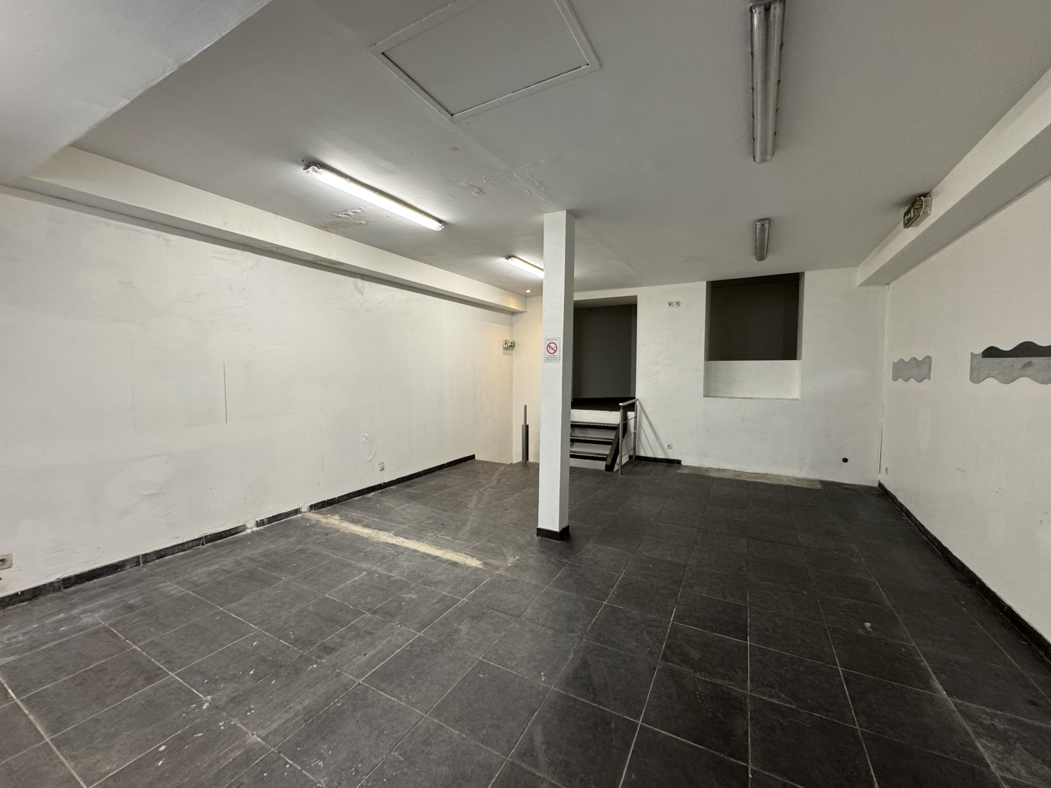 Location Commerce Lille 86m² 2